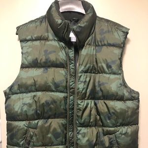 Camo pattern puffer vest